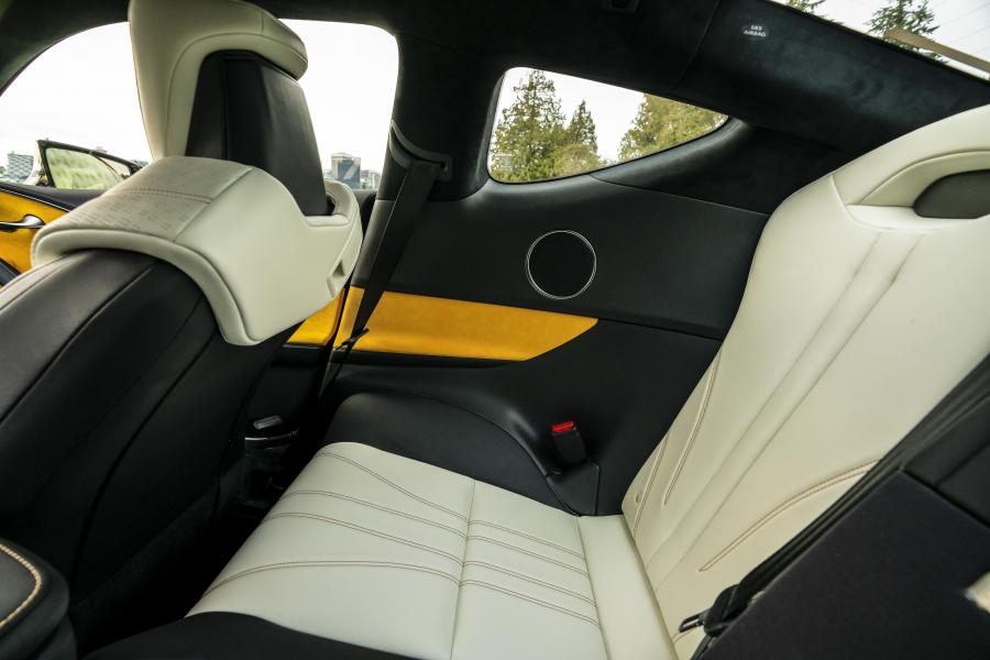Интерьер Lexus LC500 Inspiration Series (Flare Yellow) 2019 года  (NA) (фото 34 из 40)